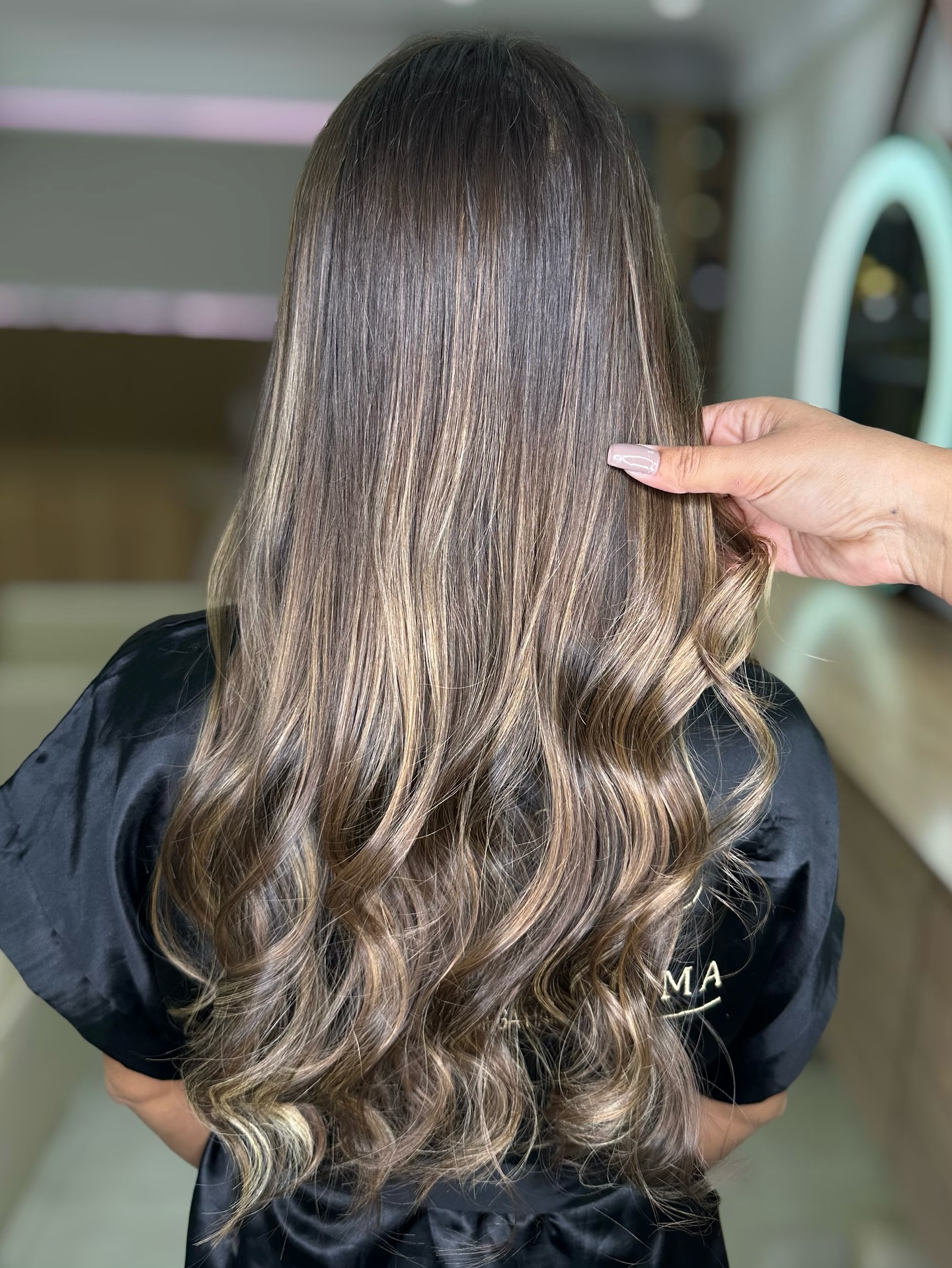 Mega Hair iluminado com ondas em Goiânia